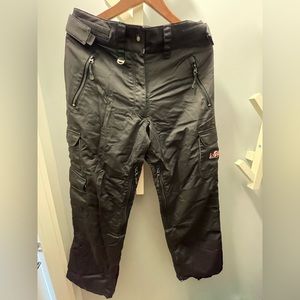 O’Neill snow pant, great for snowboarding. Size M.
